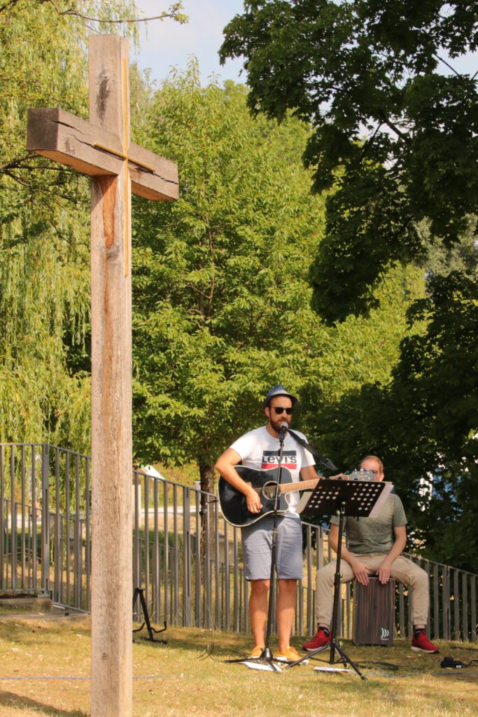 Lobpreis beim Outdoor-Gottesdienst im Bürgerpark